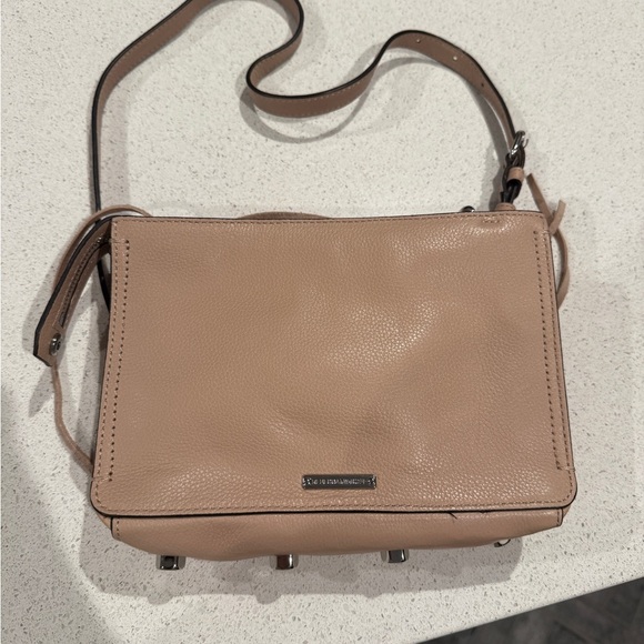 Rebecca Minkoff Crossbody Bag with Adjustable Strap and Minimalist Design - Picture 2 of 8